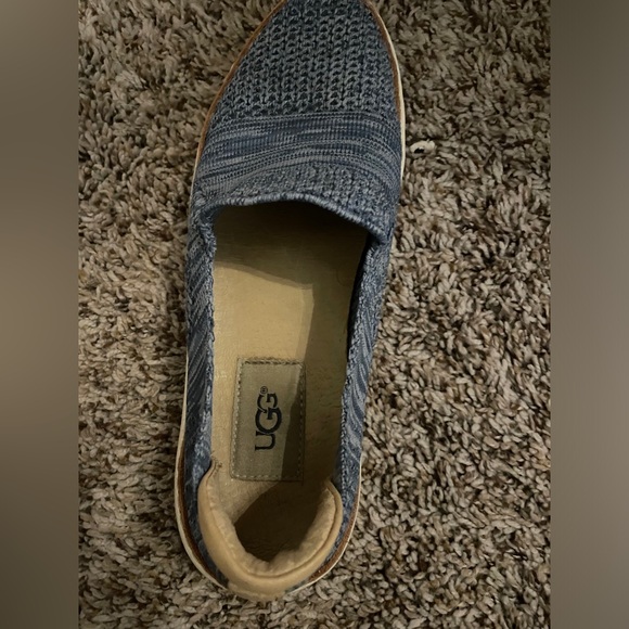Women’s 6 Ugg Loafers in blue - Picture 2 of 6